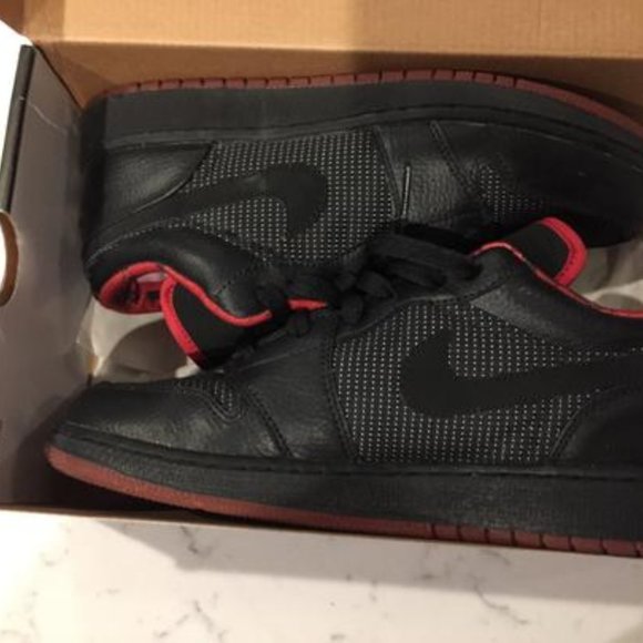 Air Jordan 1 Retro Low // Y6.5 = Women’s 8.5 - Picture 6 of 12